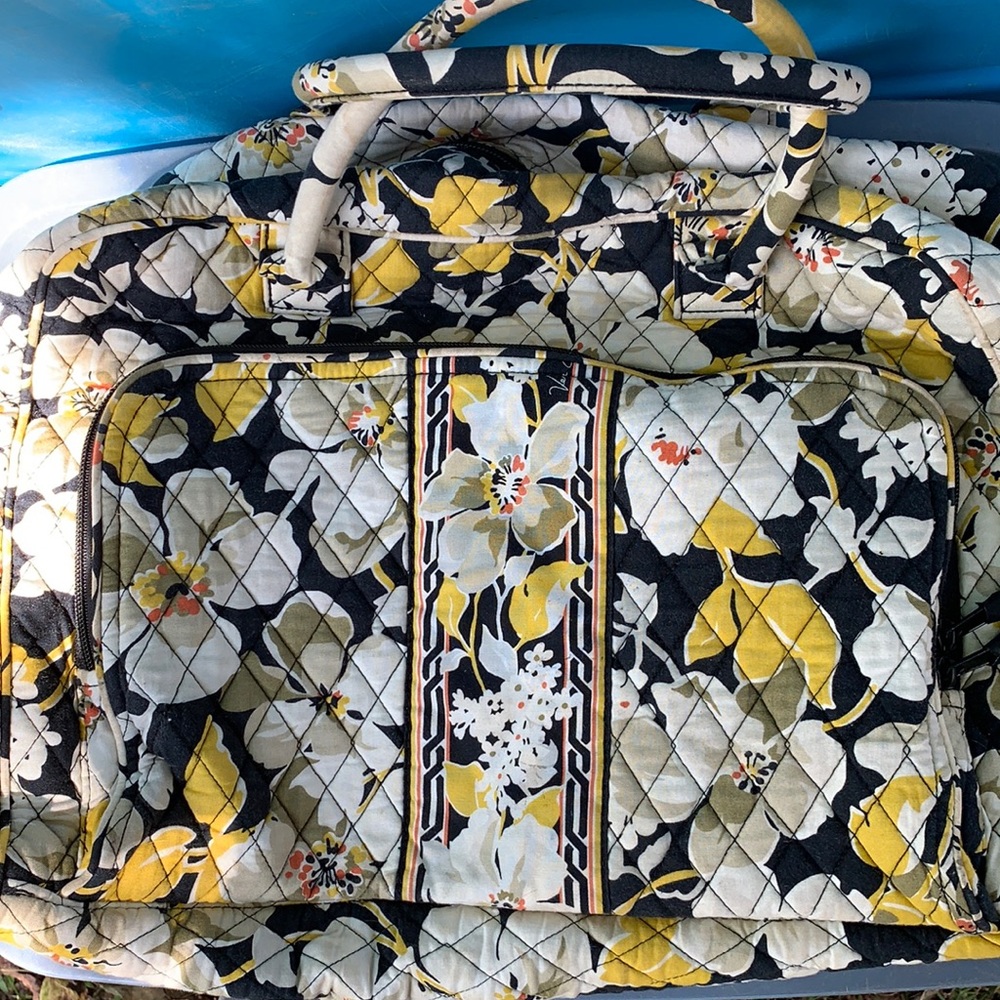 Vera Bradley 2 piece tote/ overnight bag set